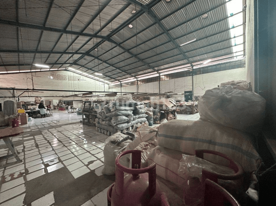 Gudang di Holis Cigondewah Bandung